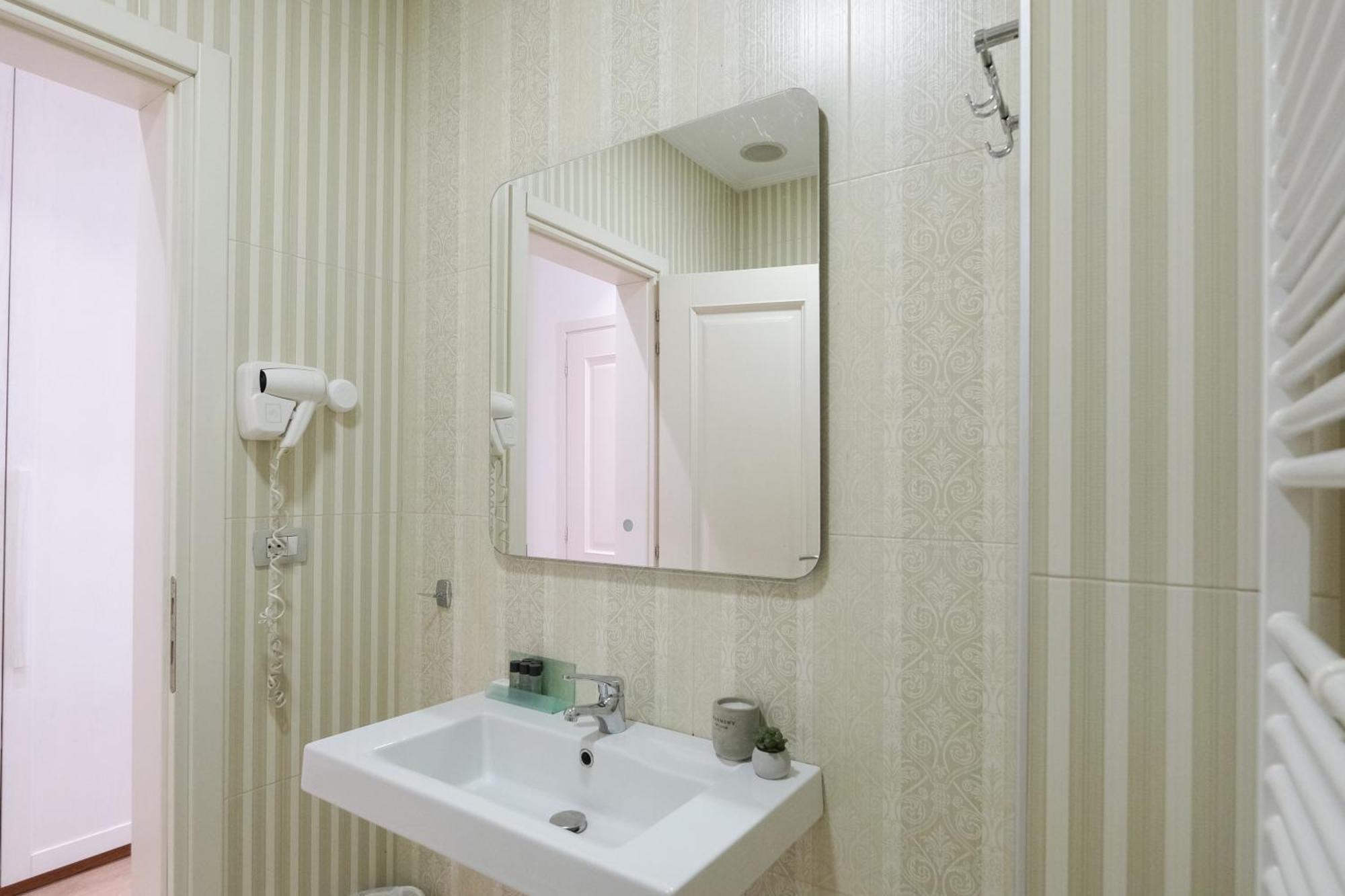 Golden City Hotel , Tirana Zewnętrze zdjęcie